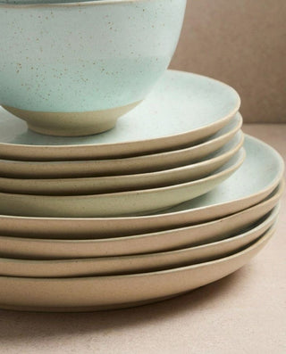 Minted Stoneware Dinnerware 16 pieces – close-up of the glaze – Egg Back Home